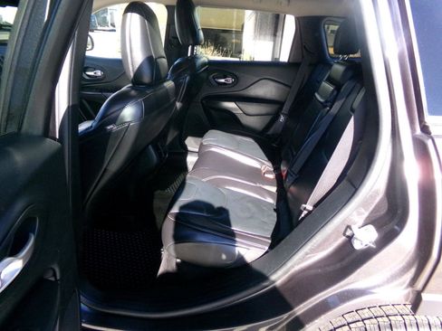 Used 2016 Jeep Cherokee Limited AWD/4WD image 10