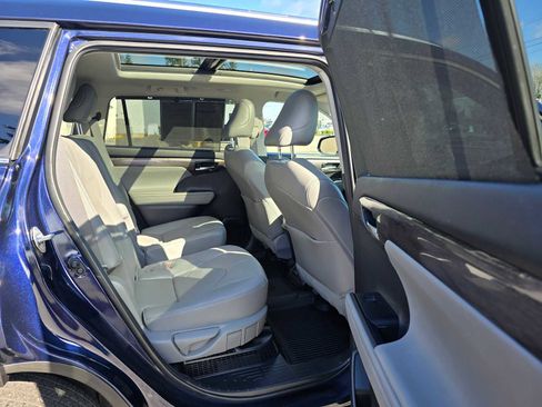 Certified 2022 Toyota Highlander Platinum image 12