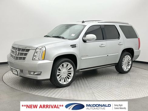 Used 2013 Cadillac Escalade Platinum AWD/4WD image 1