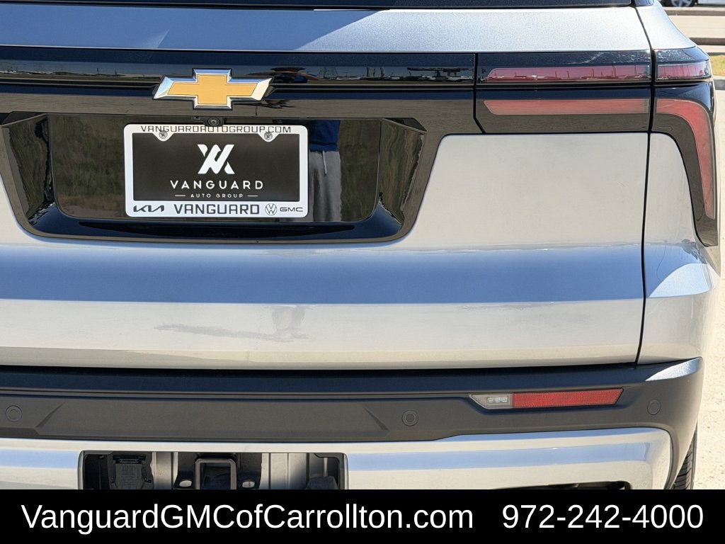Used 2025 Chevrolet Traverse LT FWD image 8