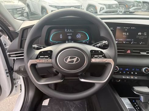 New 2026 Hyundai Elantra Hybrid FWD image 25
