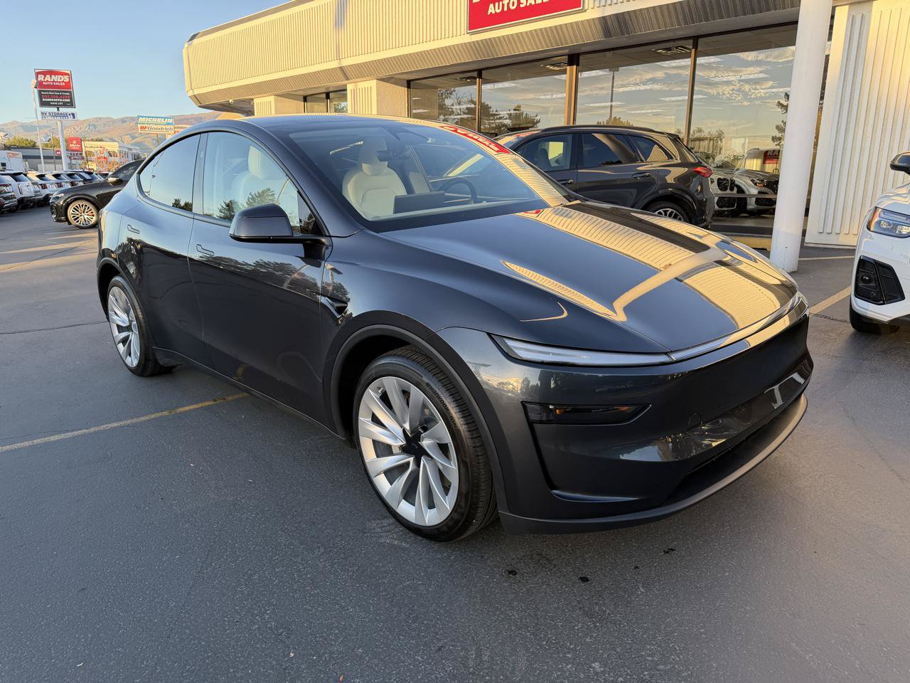 Used 2026 Tesla Model Y Long Range AWD/4WD image 2