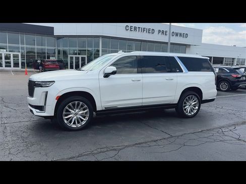 Certified 2022 Cadillac Escalade ESV Premium Luxury w/ Performance Package AWD/4WD image 5
