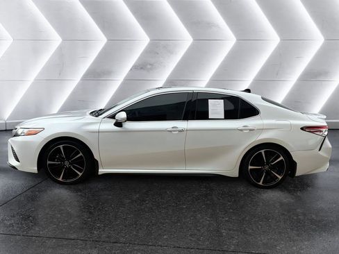 Used 2020 Toyota Camry XSE image 3