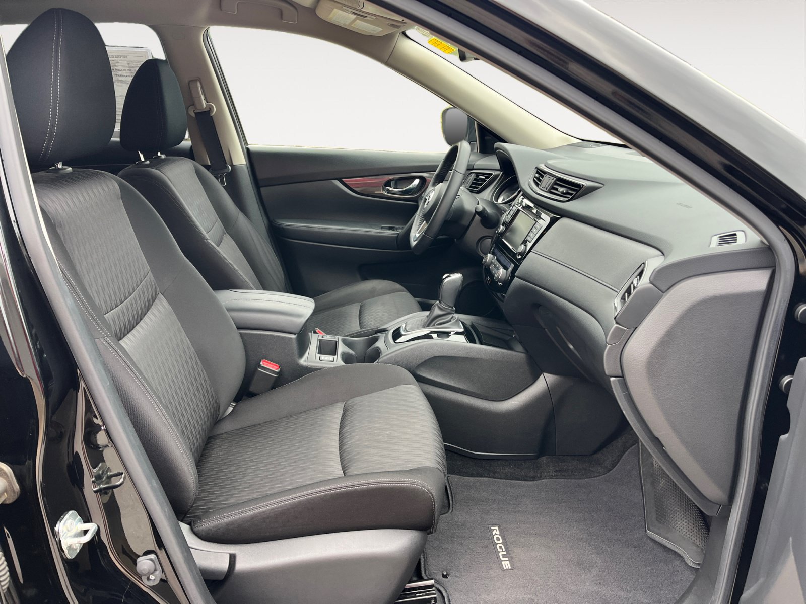 Used 2019 Nissan Rogue SV FWD image 17