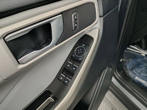 Used 2022 Ford Explorer XLT w/ Equipment Group 202A image 22