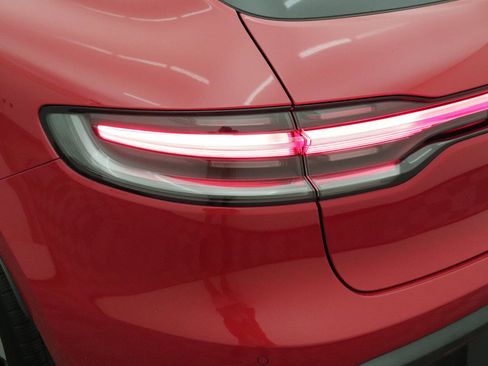 Used 2025 Porsche Macan image 16