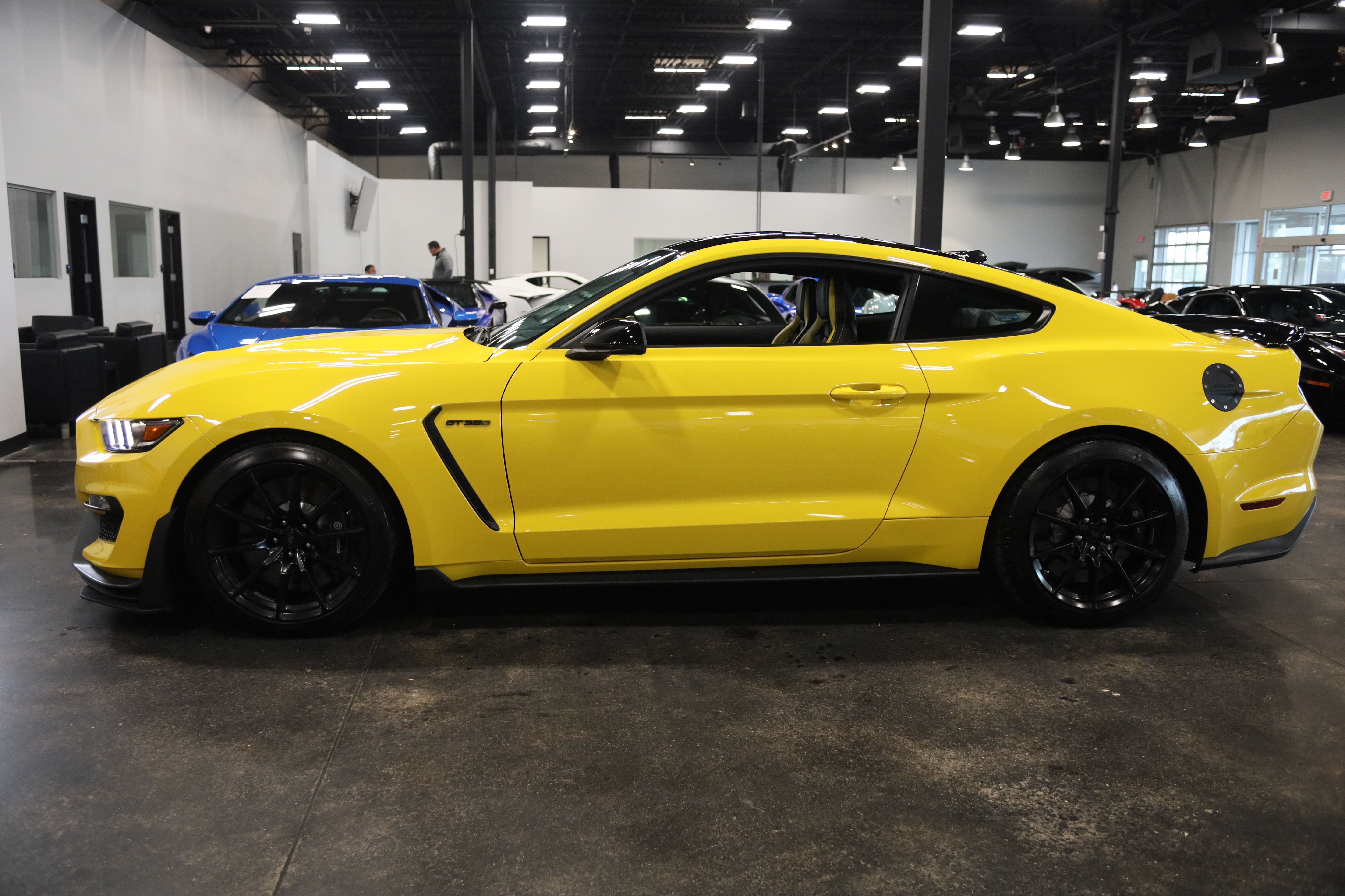 Used 2017 Ford Mustang Shelby GT350 w/ Electronics Package RWD image 9