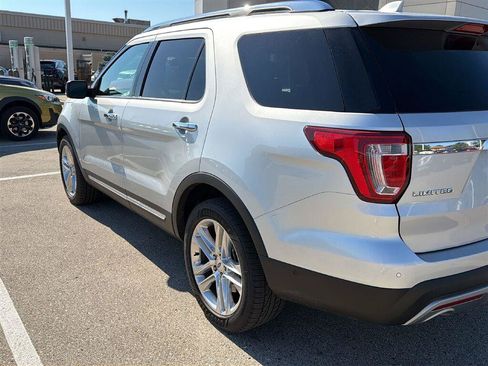 Used 2017 Ford Explorer Limited w/ Equipment Group 301A AWD/4WD image 3