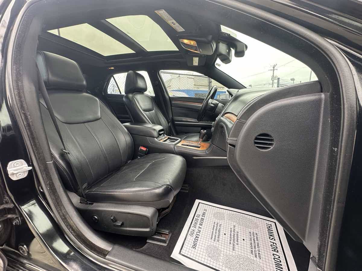 Used 2014 Chrysler 300 C w/ Harman/Kardon Audio Group RWD image 29