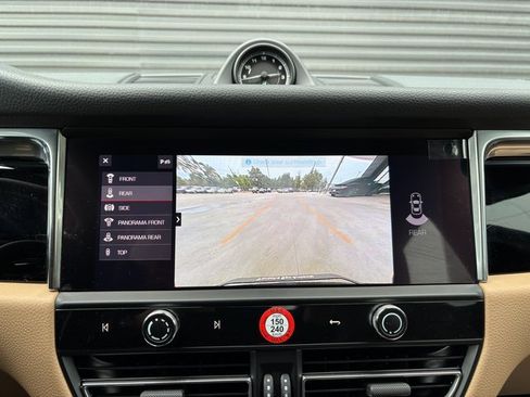 Certified 2025 Porsche Macan image 20