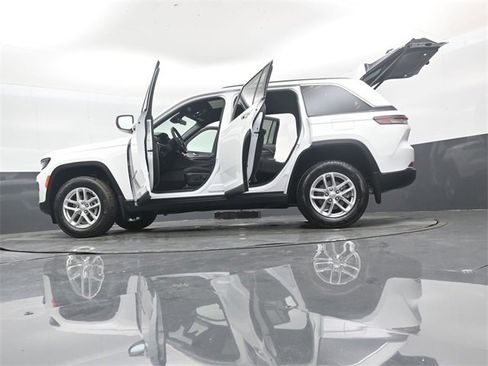 New 2025 Jeep Grand Cherokee Laredo X w/ Luxury Tech Group I image 52