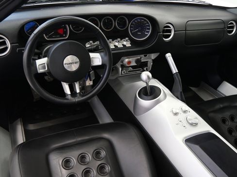 Used 2005 Ford GT RWD image 24