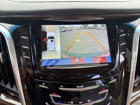 Used 2018 Cadillac Escalade Luxury RWD image 25
