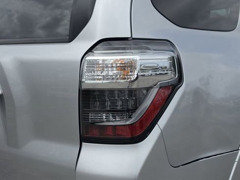 Used 2021 Toyota 4Runner SR5 AWD/4WD image 10