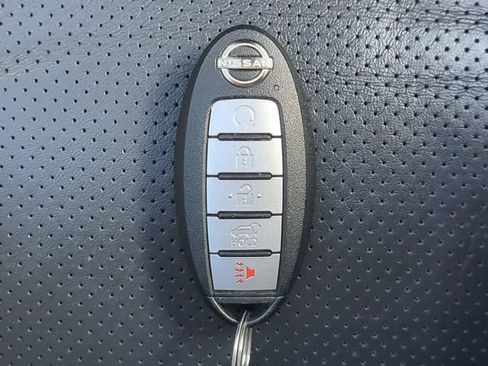 Used 2022 Nissan Rogue Platinum w/ Head-Up Display Package image 37