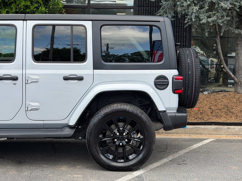 Used 2023 Jeep Wrangler Unlimited Sahara w/ Cold Weather Group AWD/4WD image 11