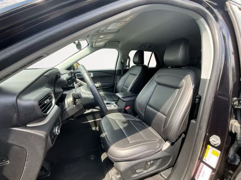 Used 2023 Ford Explorer XLT w/ Equipment Group 202A AWD/4WD image 10
