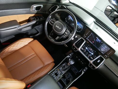 Used 2022 Kia Sorento SX Prestige w/ Rust Color Package image 9