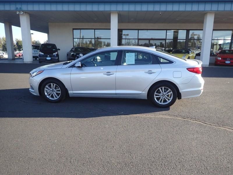 Used 2015 Hyundai Sonata SE FWD image 2