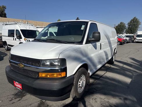 Used 2019 Chevrolet Express 3500 Extended w/ Driver Convenience Package image 3