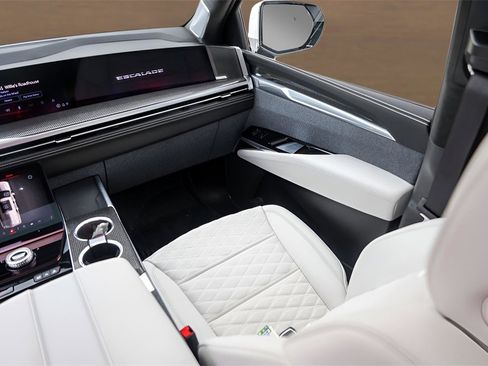 Certified 2025 Cadillac Escalade V w/ LPO, Floor Liner Package image 30