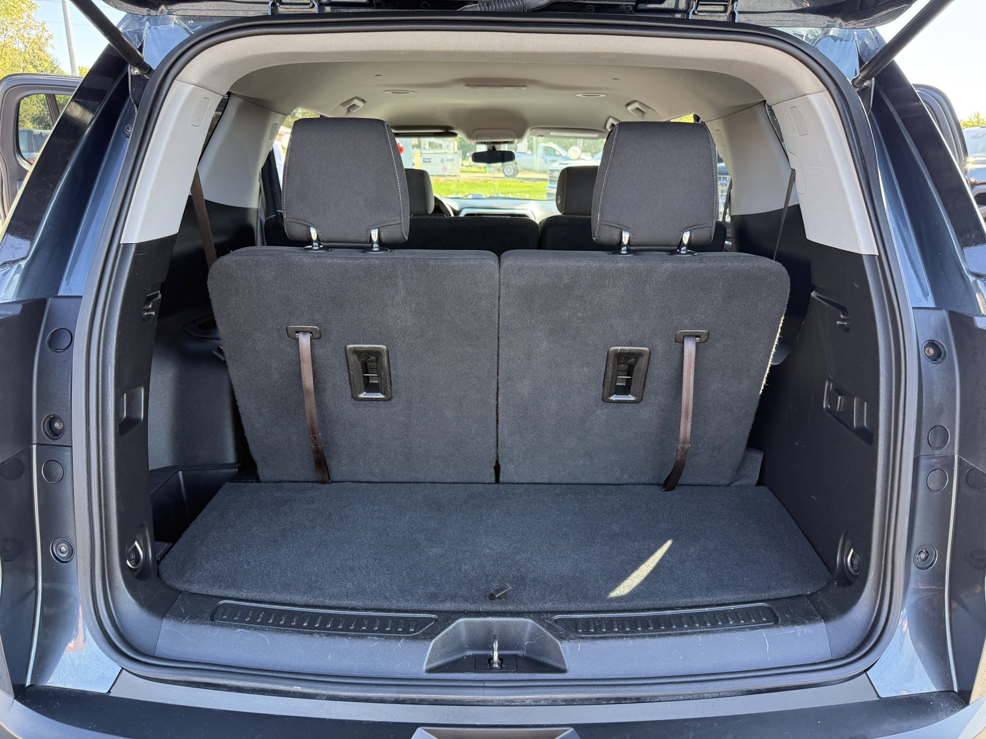 Used 2019 GMC Acadia SLE w/ LPO, Black Accent Package FWD image 32