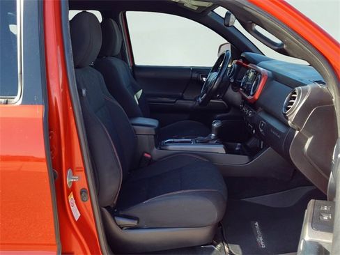 Used 2017 Toyota Tacoma TRD Sport w/ Tow Package image 14