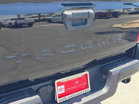 Used 2025 Toyota Tacoma TRD Sport w/ TRD Sport Upgrade Package AWD/4WD image 15