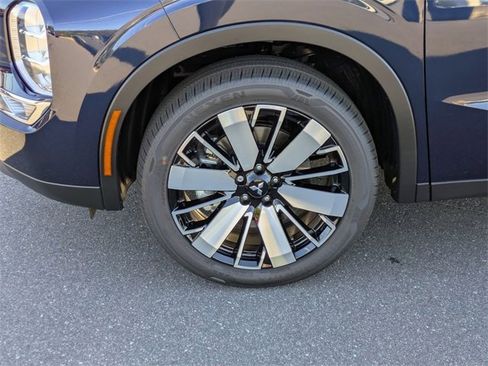 New 2025 Mitsubishi Outlander SE image 9