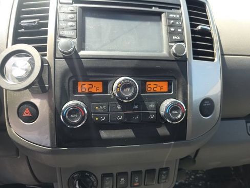 Used 2015 Nissan Frontier SL w/ Moonroof Package AWD/4WD image 26