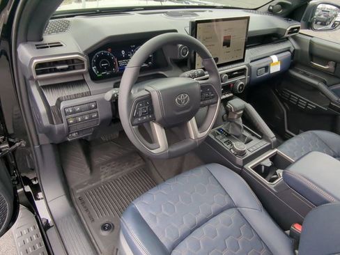 Used 2025 Toyota 4Runner 4WD image 9