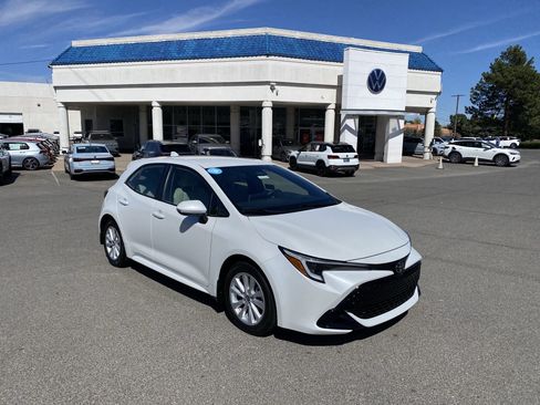 Used 2025 Toyota Corolla SE FWD image 4