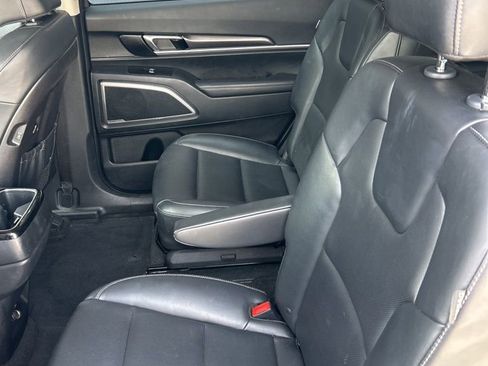 Used 2025 Kia Telluride S FWD image 15