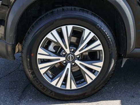 Used 2023 Nissan Rogue SV image 8