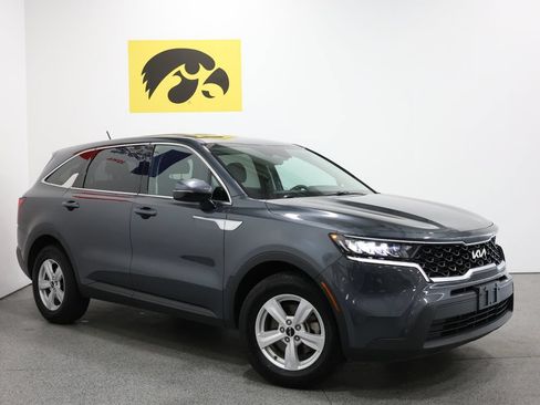 Used 2022 Kia Sorento LX FWD image 2