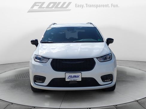 New 2026 Chrysler Pacifica Select w/ S Appearance Package image 2