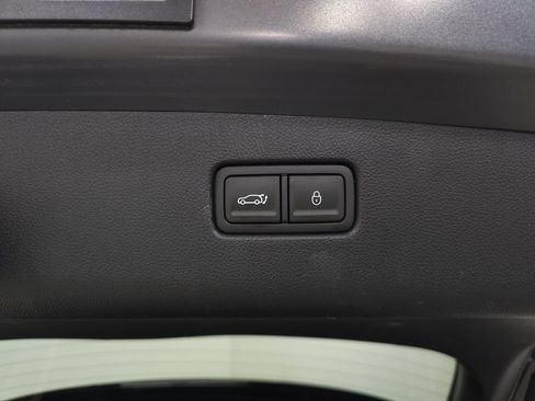 Used 2025 Genesis GV70 2.5T w/ Select Package AWD/4WD image 9