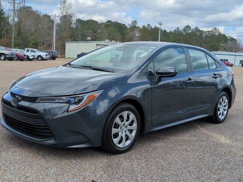Used 2024 Toyota Corolla LE image 1