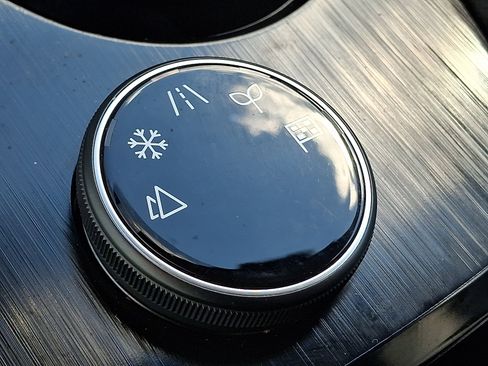 Used 2024 Nissan Rogue S image 25