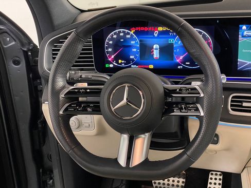 Used 2024 Mercedes-Benz GLS 450 4MATIC image 17