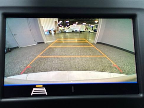 Used 2021 Chevrolet Equinox LS FWD image 3