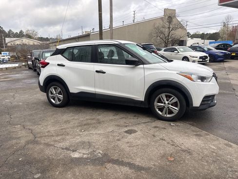 Used 2020 Nissan Kicks S FWD image 4