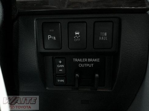 Used 2017 Toyota Tundra Limited image 25