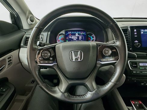 Used 2022 Honda Pilot Touring image 11