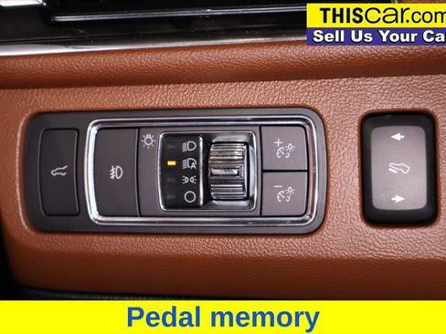 Used 2022 Lincoln Navigator Reserve image 22