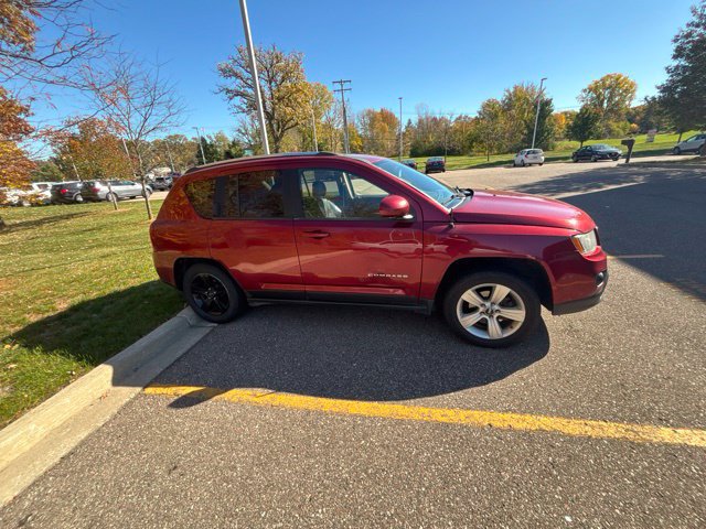Used 2014 Jeep Compass Latitude w/ Sun/Sound Group AWD/4WD image 2