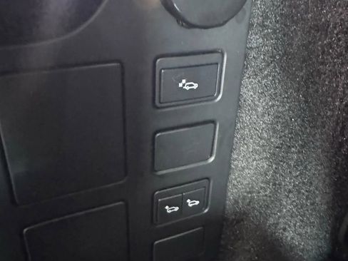 Used 2019 Land Rover Discovery HSE image 37