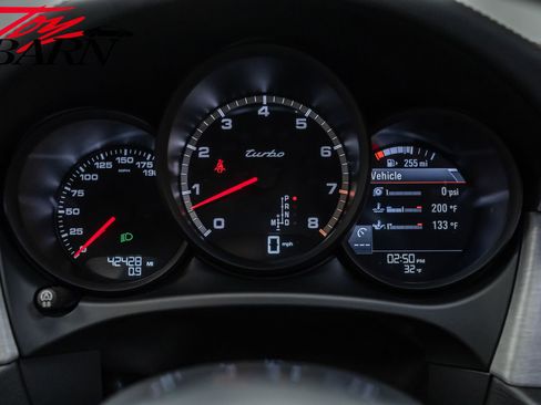 Used 2020 Porsche Macan Turbo image 37
