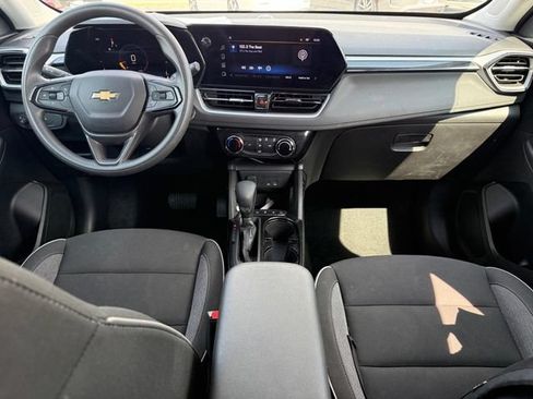 Used 2025 Chevrolet TrailBlazer LT AWD/4WD image 12
